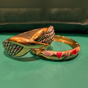 Set of 2 vintage hinged metal bracelet bangles - EUC